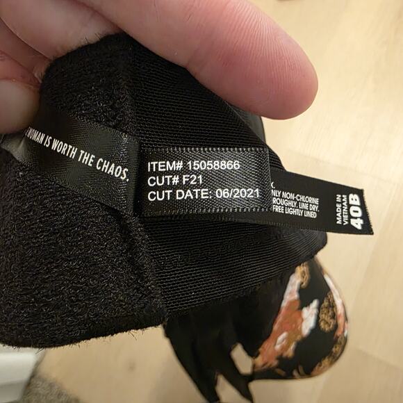 Torrid Curve Black Floral Padded Criss Cross Back Dream Wire Free Bra Size 40B - Picture 5 of 6